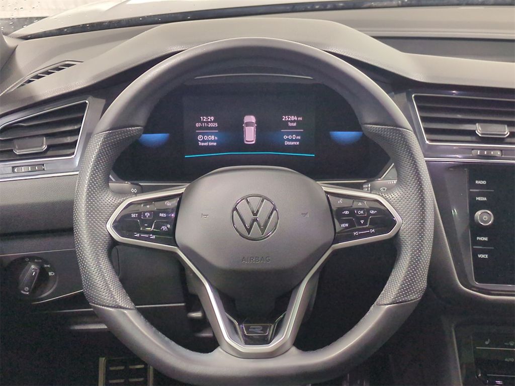 Thumbnail: 2023 Volkswagen Tiguan - 13