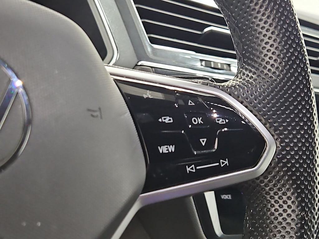 Thumbnail: 2022 Volkswagen Tiguan - 30