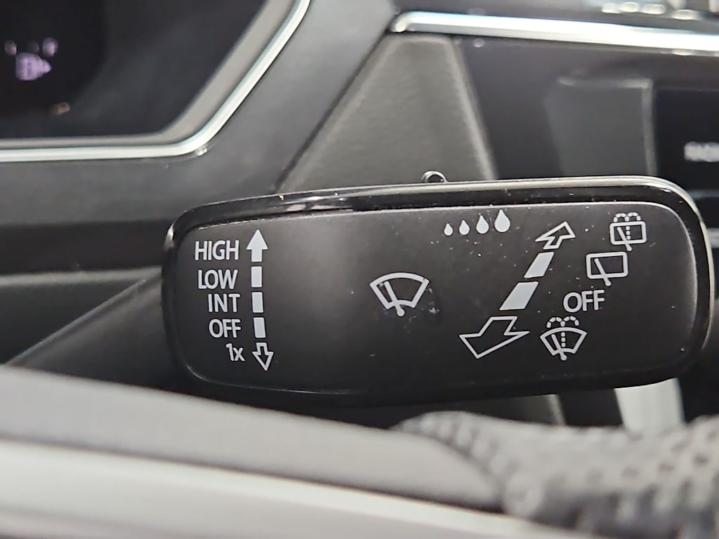 Thumbnail: 2022 Volkswagen Tiguan - 17