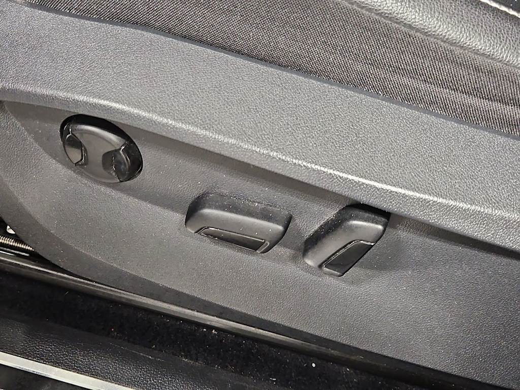 Thumbnail: 2022 Volkswagen Tiguan - 26