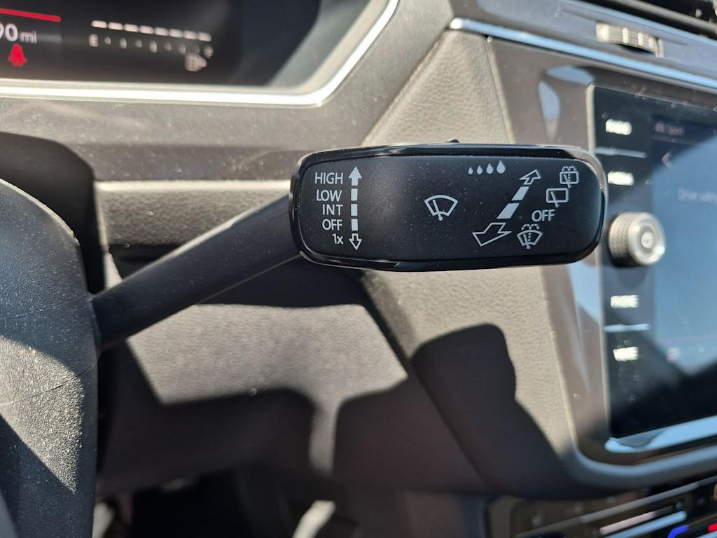 Thumbnail: 2023 Volkswagen Tiguan - 32