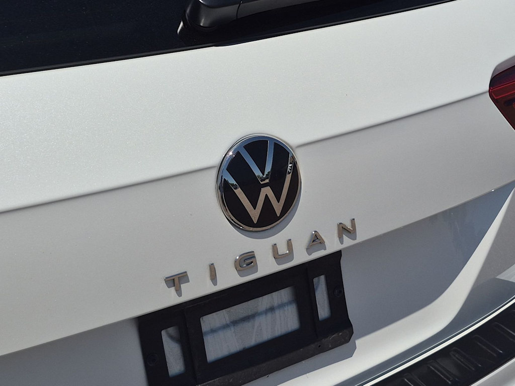 Thumbnail: 2023 Volkswagen Tiguan - 7