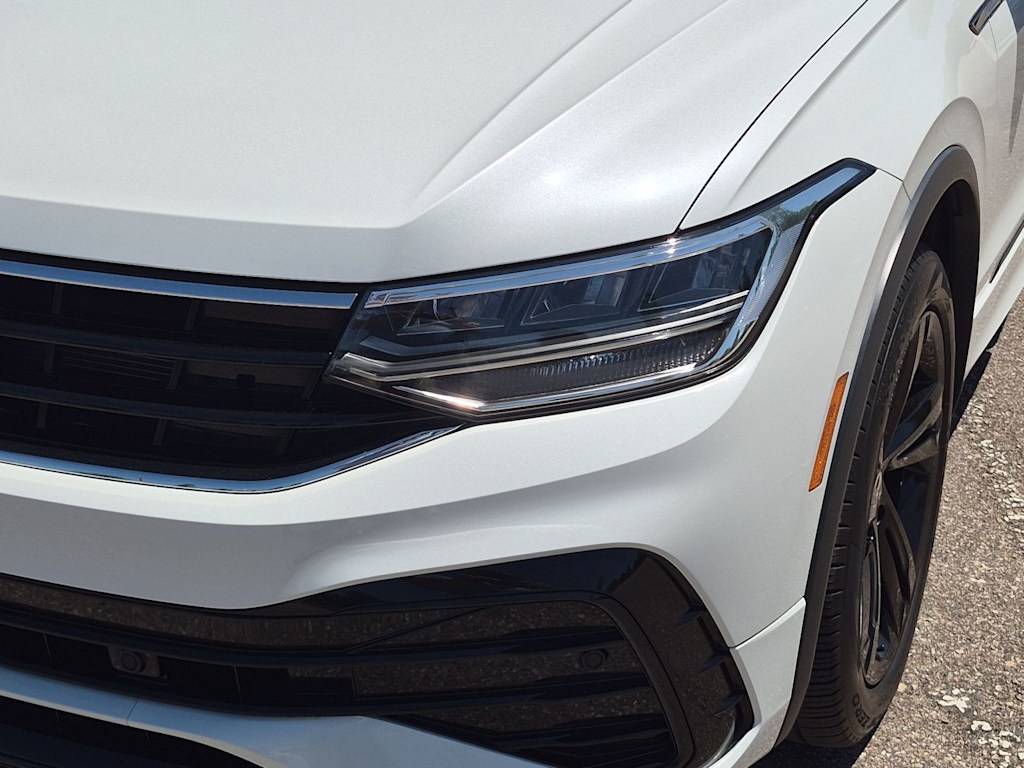 Thumbnail: 2023 Volkswagen Tiguan - 24