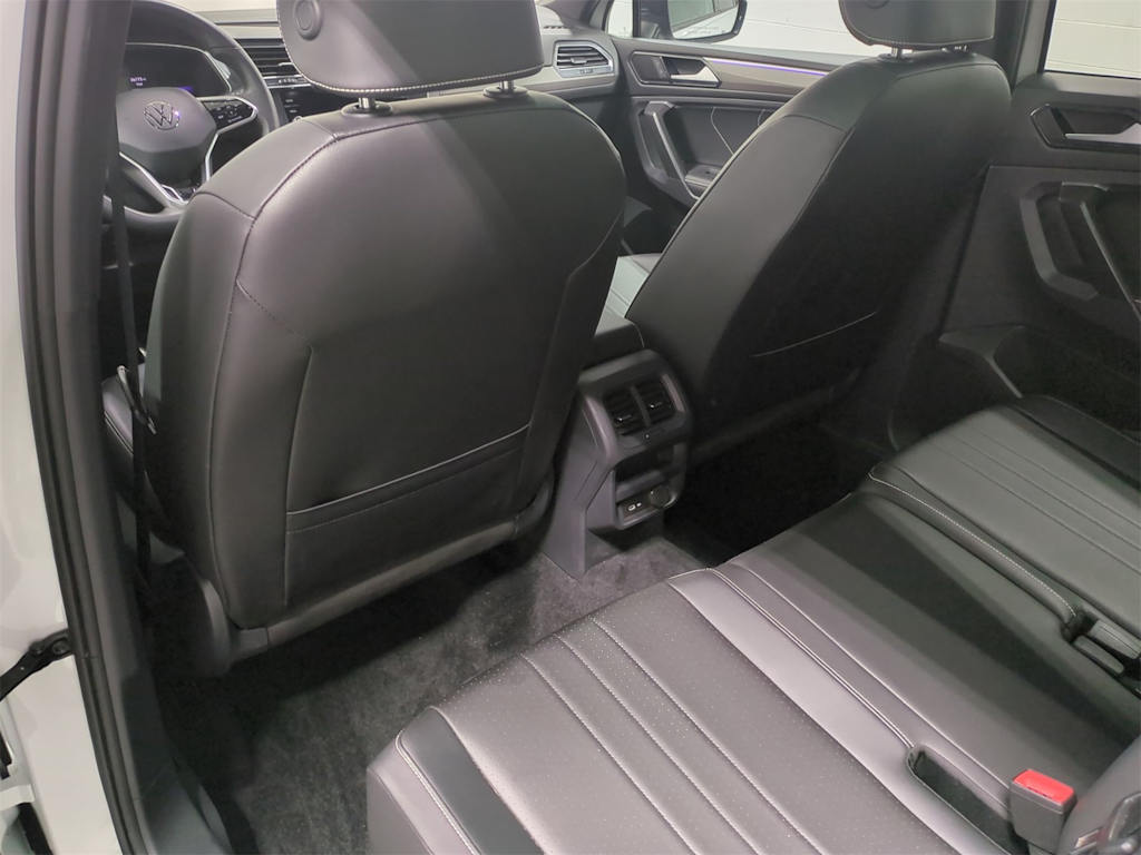 Thumbnail: 2023 Volkswagen Tiguan - 13