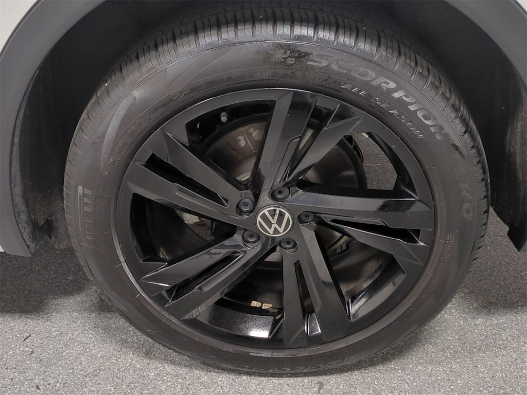 Thumbnail: 2023 Volkswagen Tiguan - 8