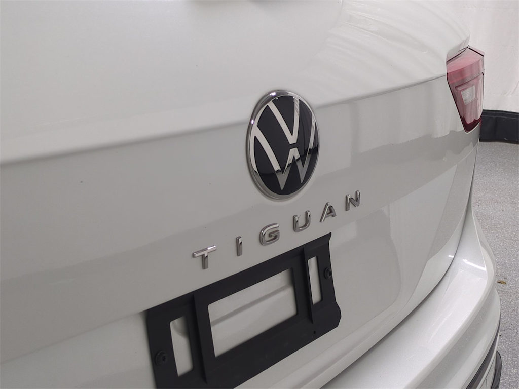Thumbnail: 2023 Volkswagen Tiguan - 25