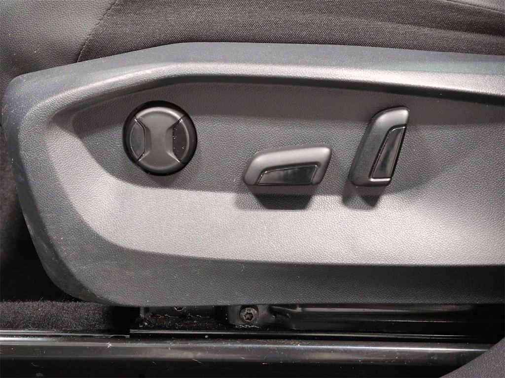 Thumbnail: 2023 Volkswagen Tiguan - 19