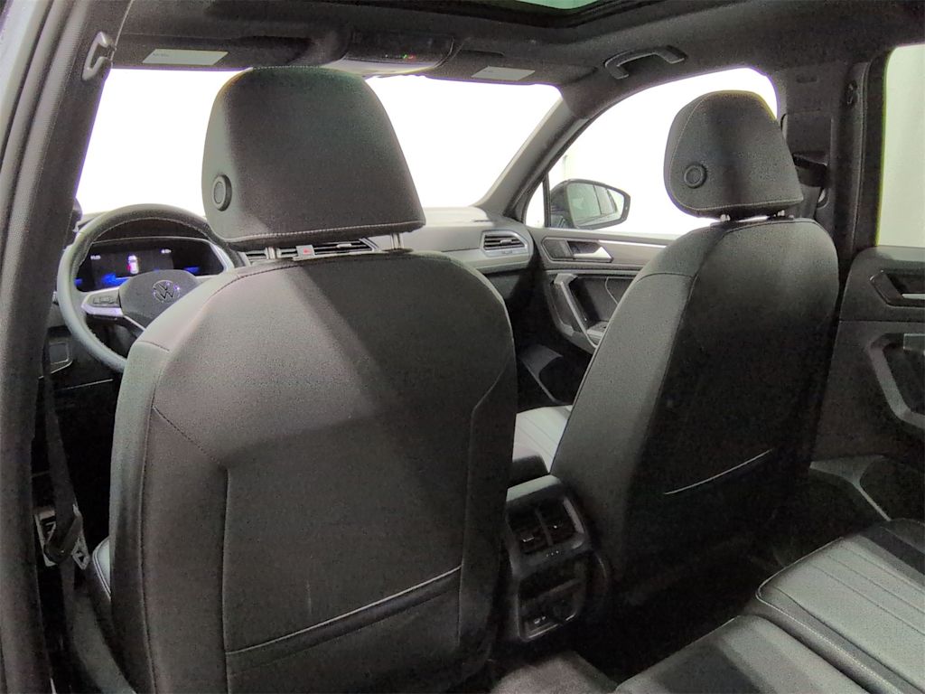 Thumbnail: 2023 Volkswagen Tiguan - 9