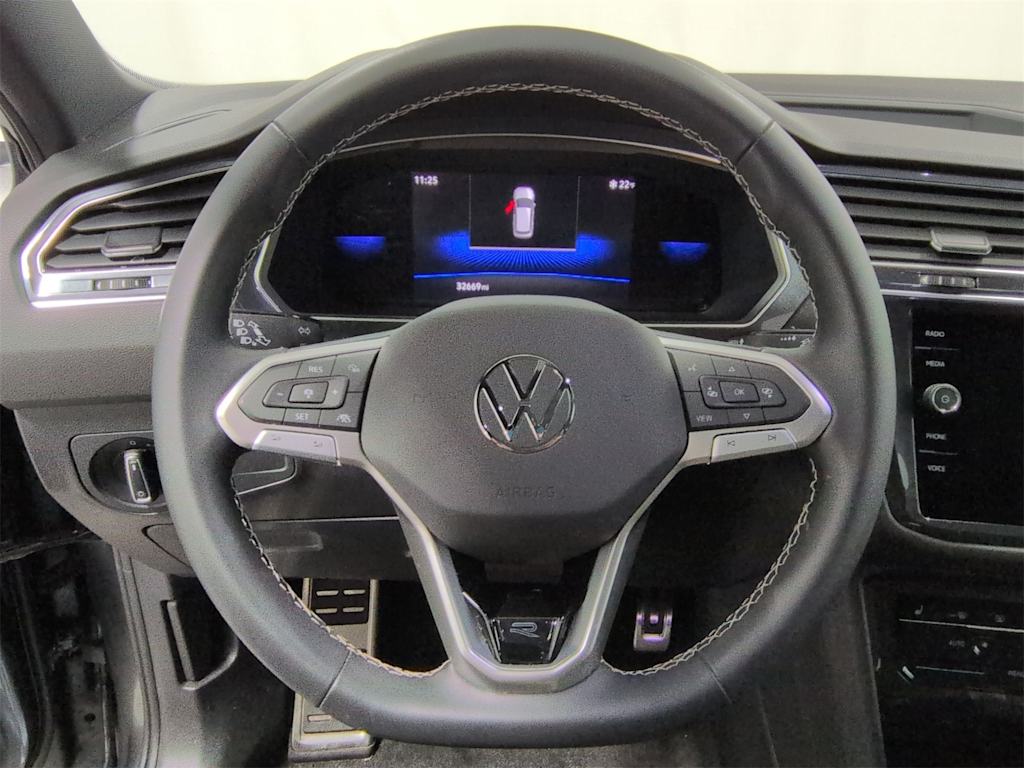 Thumbnail: 2023 Volkswagen Tiguan - 10