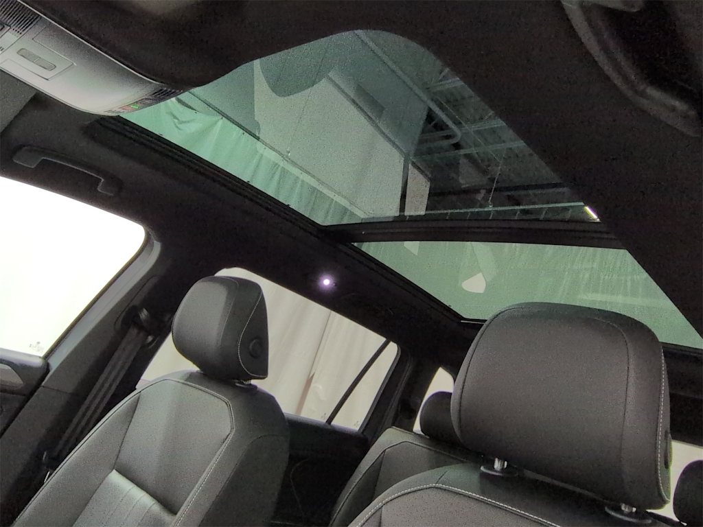 Thumbnail: 2023 Volkswagen Tiguan - 20