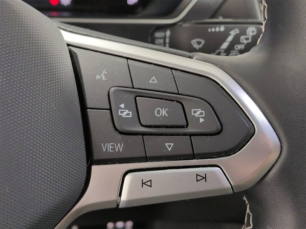 Thumbnail: 2023 Volkswagen Tiguan - 25