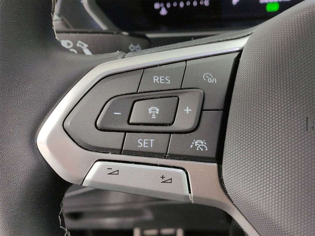 Thumbnail: 2023 Volkswagen Tiguan - 24