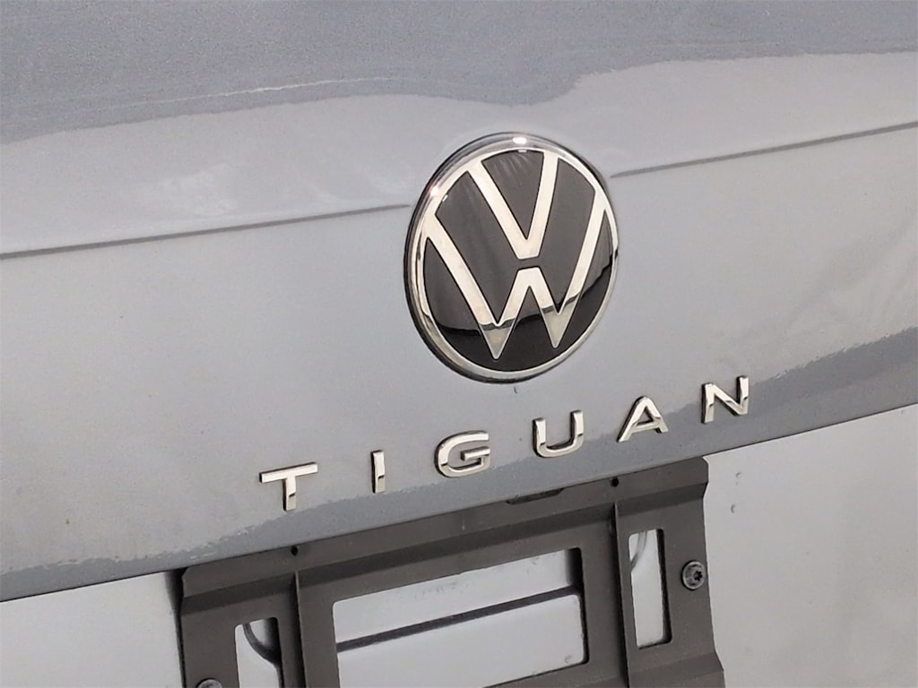 Thumbnail: 2023 Volkswagen Tiguan - 18