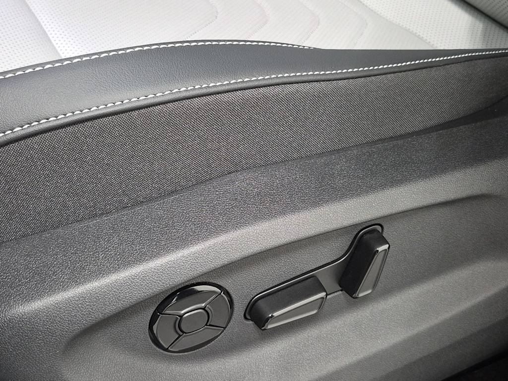 Thumbnail: 2026 Volkswagen Tiguan - 25