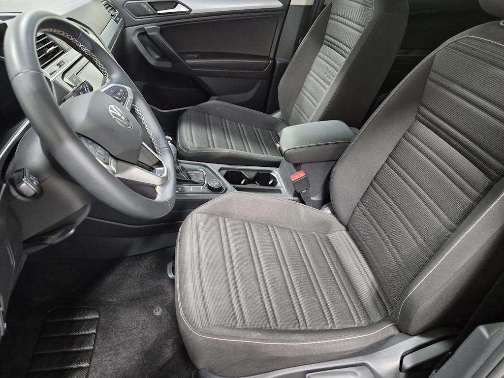Thumbnail: 2023 Volkswagen Tiguan - 10
