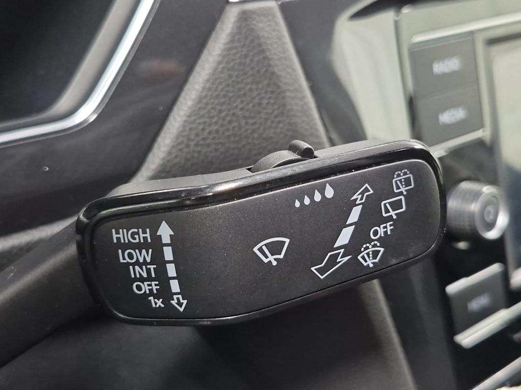 Thumbnail: 2023 Volkswagen Tiguan - 30