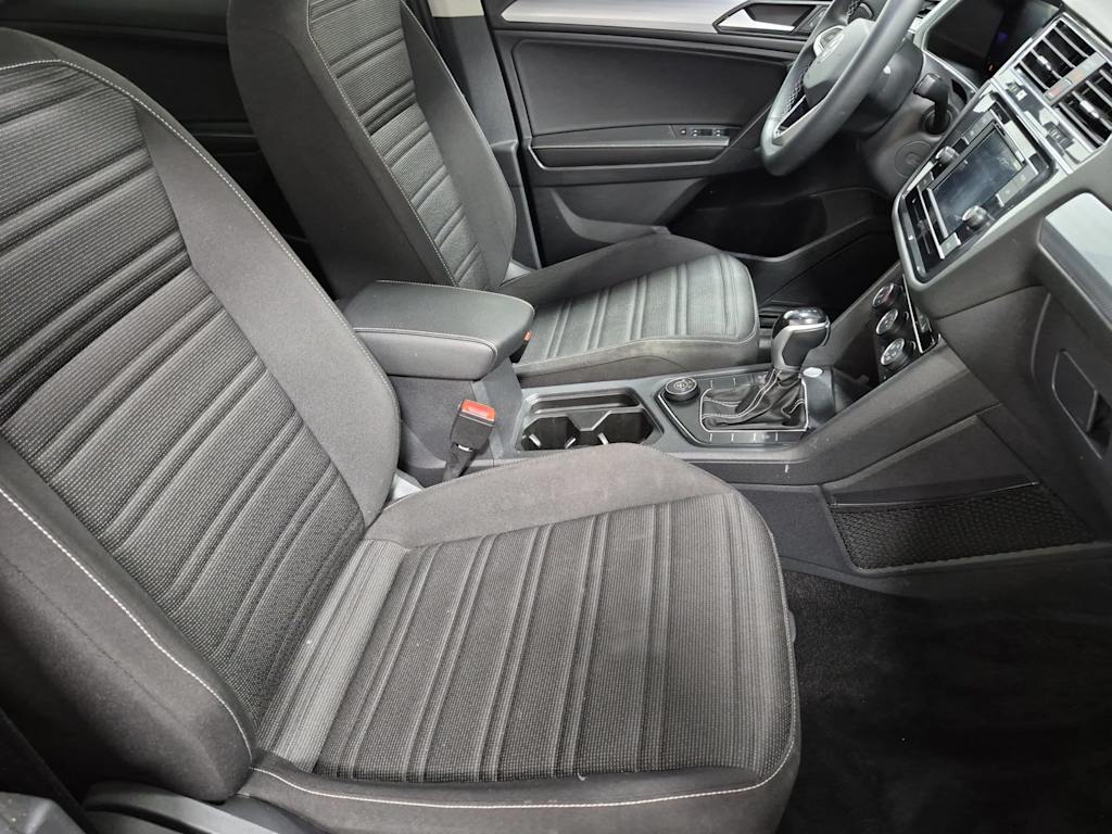 Thumbnail: 2023 Volkswagen Tiguan - 11