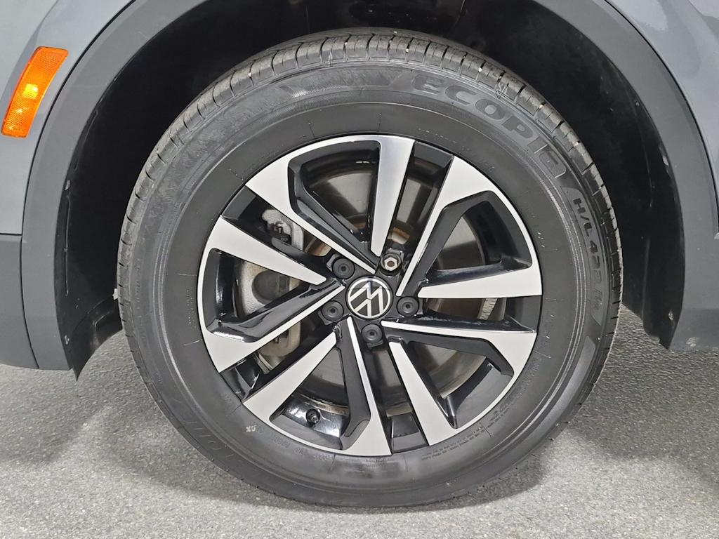 Thumbnail: 2023 Volkswagen Tiguan - 8