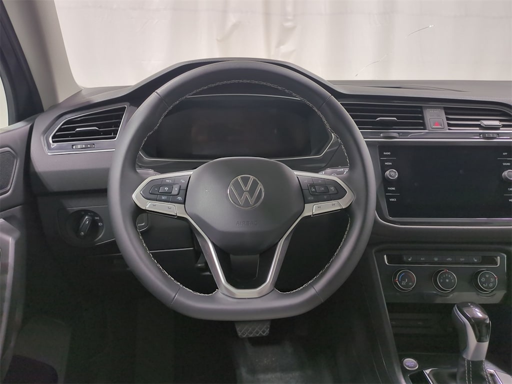Thumbnail: 2024 Volkswagen Tiguan - 14