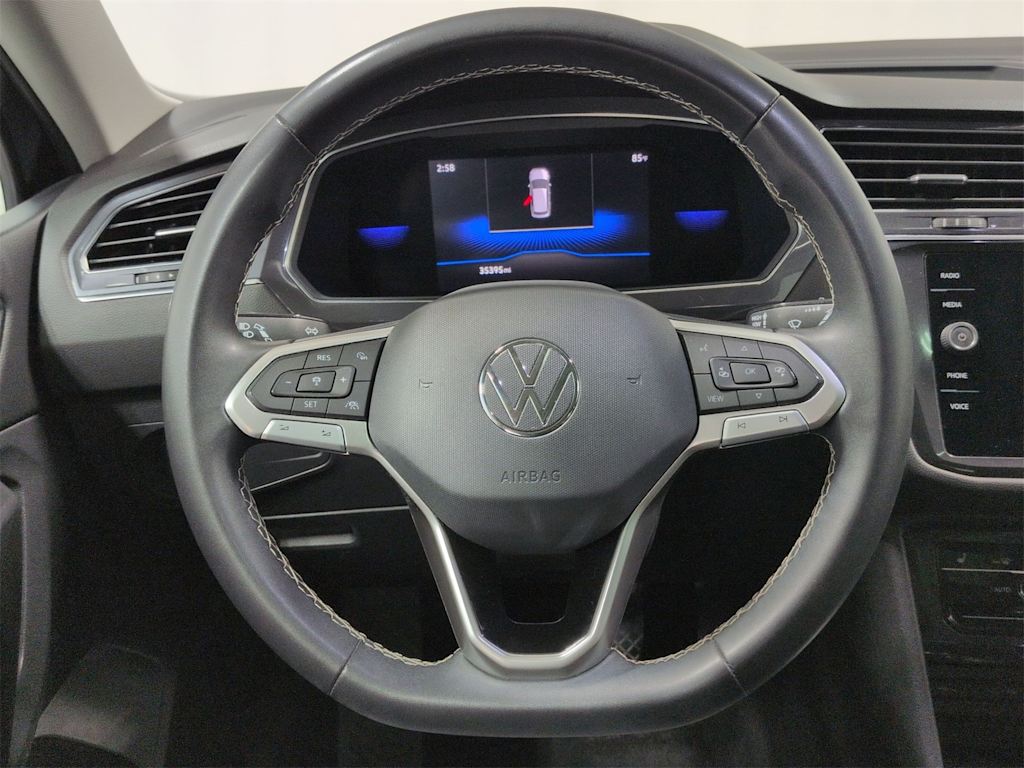 Thumbnail: 2023 Volkswagen Tiguan - 14