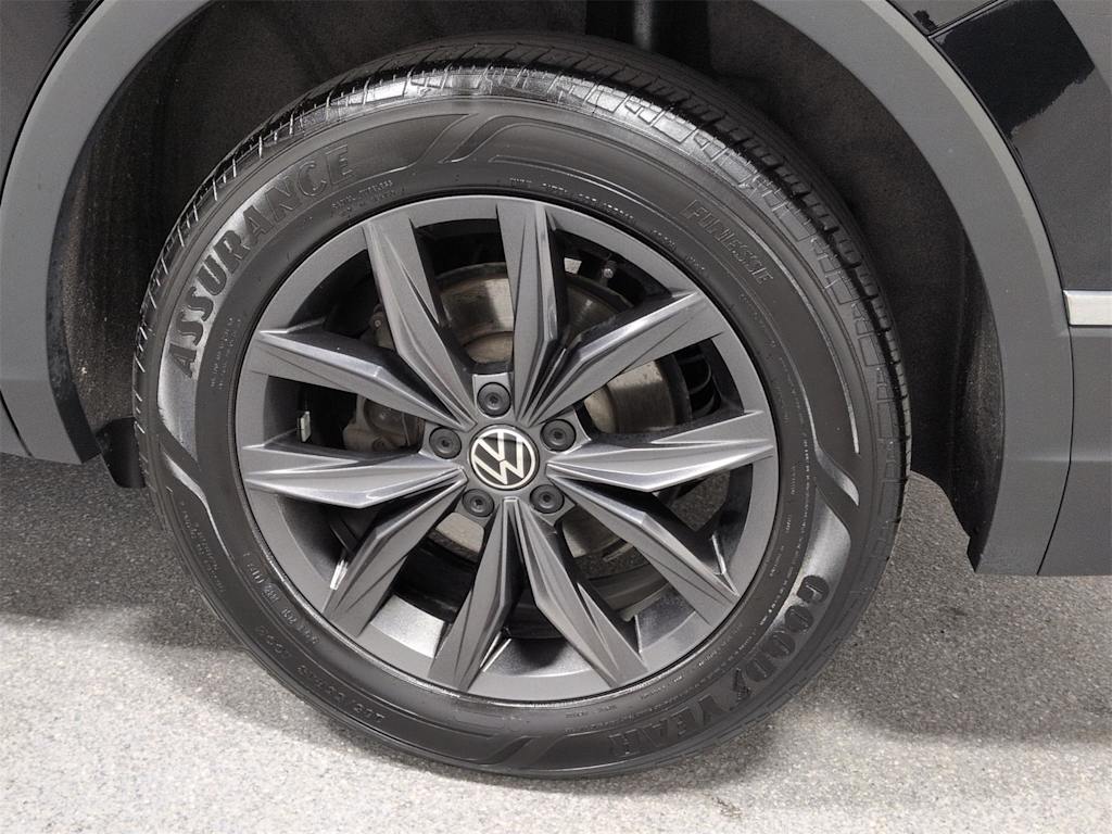 Thumbnail: 2023 Volkswagen Tiguan - 8