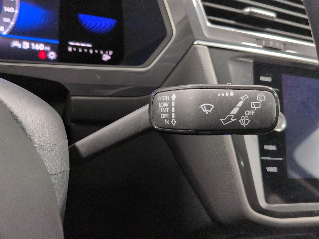 Thumbnail: 2023 Volkswagen Tiguan - 16