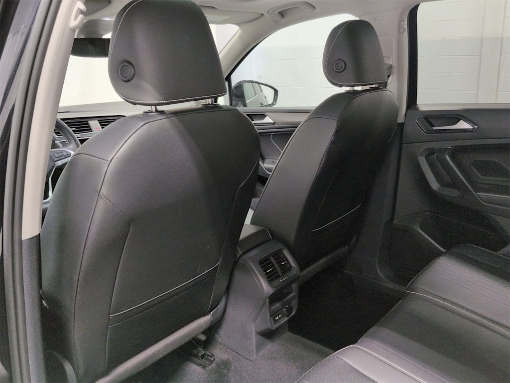 Thumbnail: 2023 Volkswagen Tiguan - 13