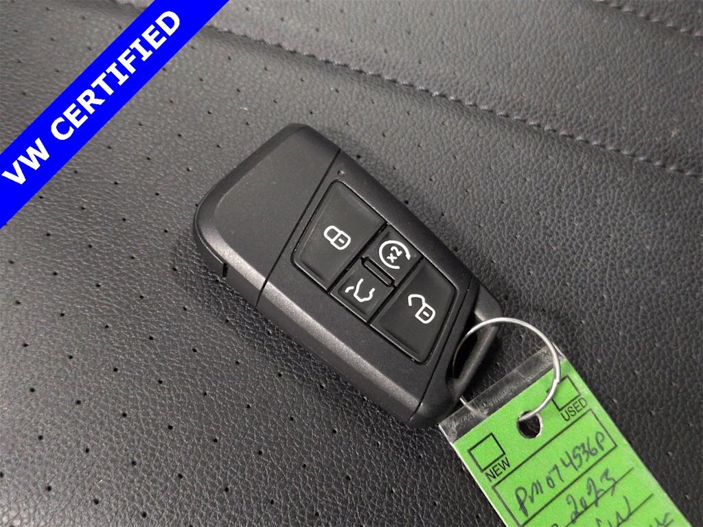 Thumbnail: 2023 Volkswagen Tiguan - 18