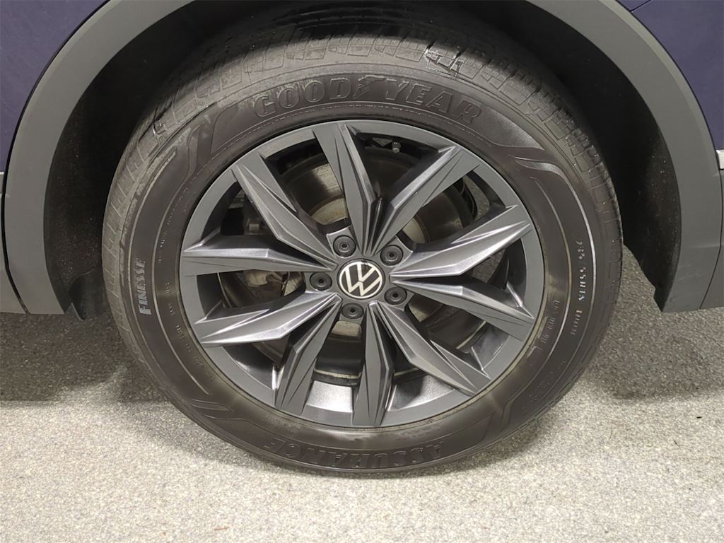 Thumbnail: 2023 Volkswagen Tiguan - 8