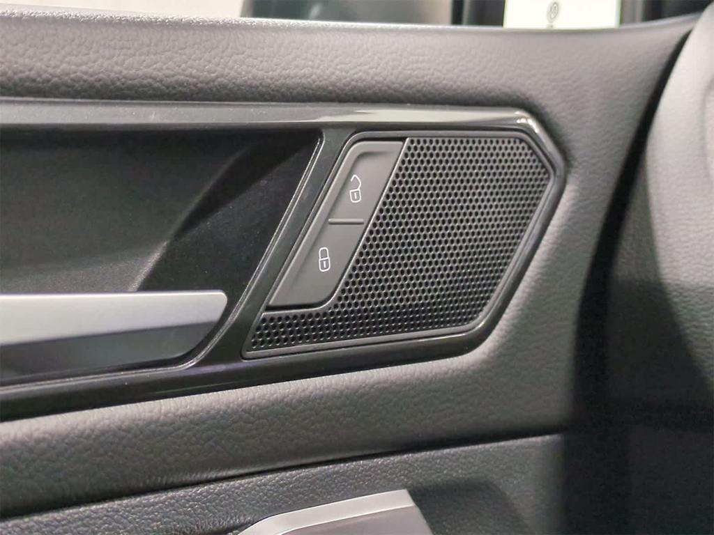 Thumbnail: 2024 Volkswagen Tiguan - 36