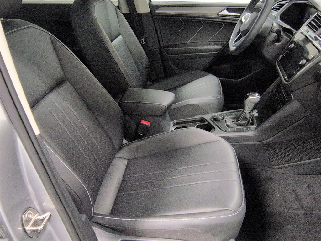 Thumbnail: 2023 Volkswagen Tiguan - 12