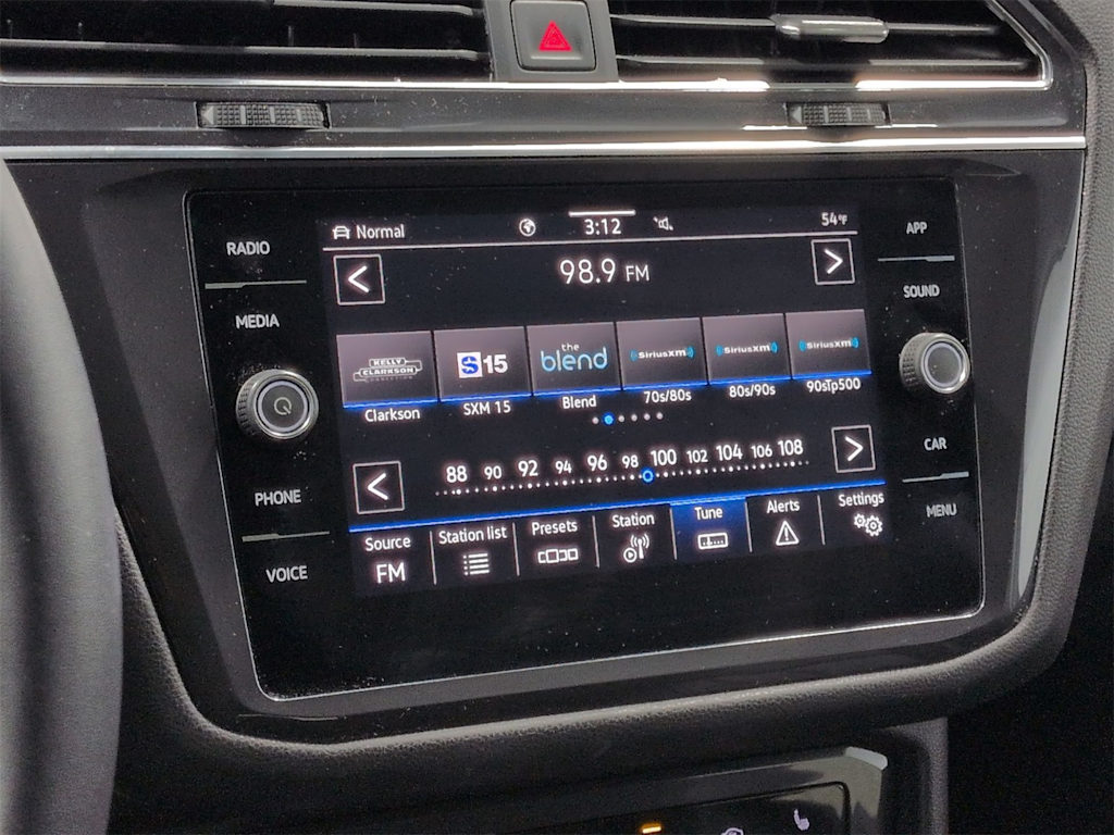 Thumbnail: 2023 Volkswagen Tiguan - 15