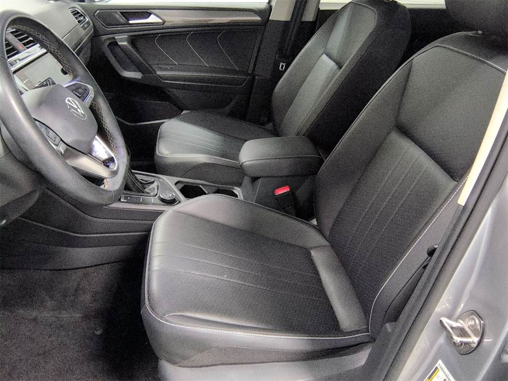 Thumbnail: 2023 Volkswagen Tiguan - 11