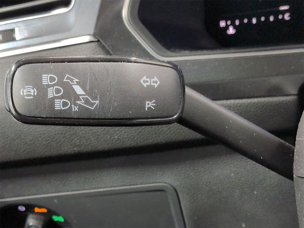 Thumbnail: 2023 Volkswagen Tiguan - 35