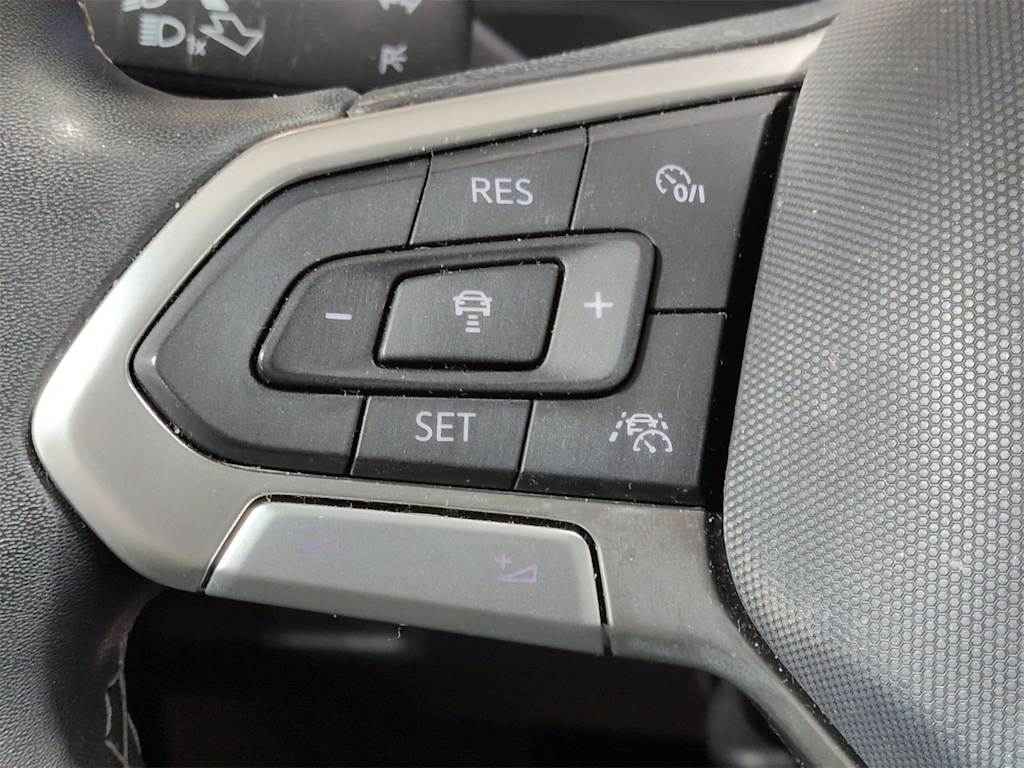 Thumbnail: 2023 Volkswagen Tiguan - 32