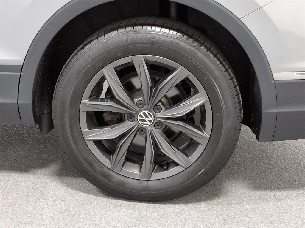 Thumbnail: 2023 Volkswagen Tiguan - 8