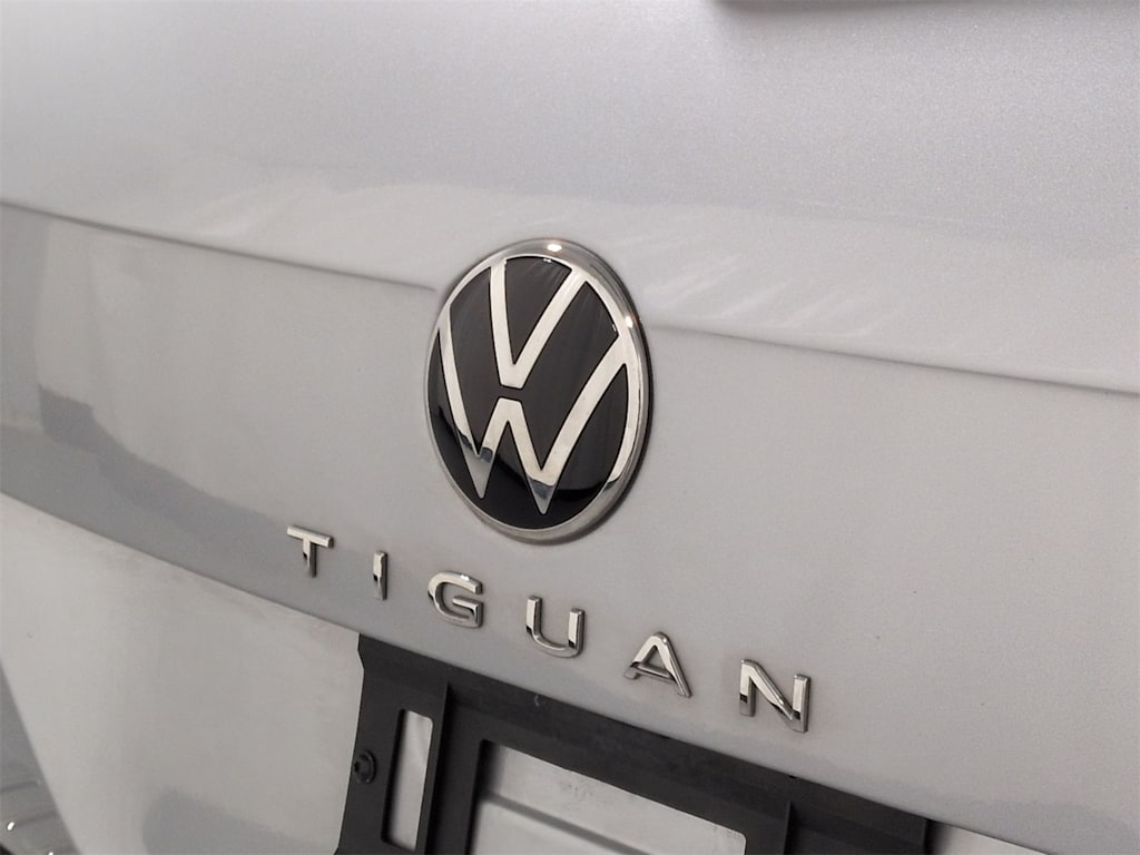Thumbnail: 2023 Volkswagen Tiguan - 25