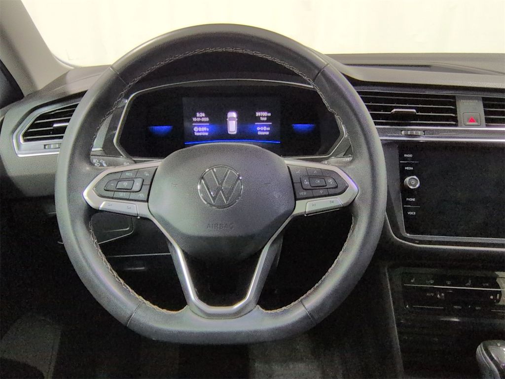 Thumbnail: 2023 Volkswagen Tiguan - 14