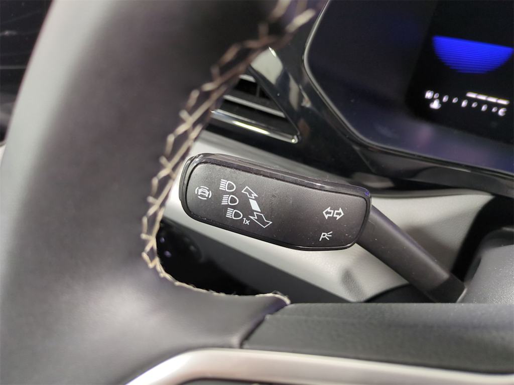 2022 Volkswagen Taos S 33