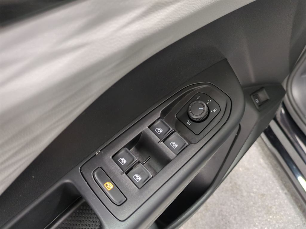 2022 Volkswagen Taos S 27