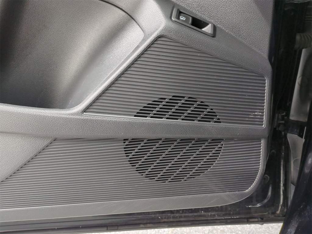 2022 Volkswagen Taos S 35