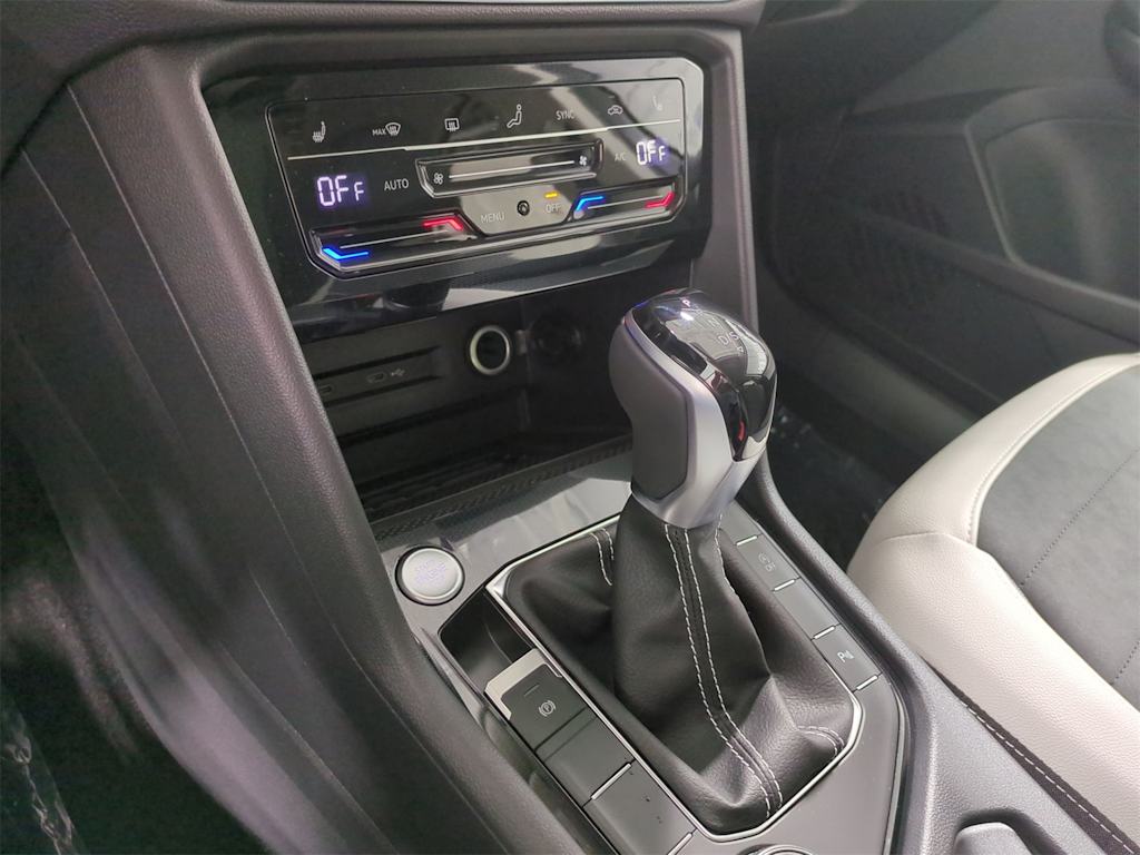 Thumbnail: 2025 Volkswagen Taos - 15