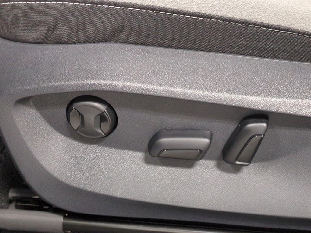 Thumbnail: 2025 Volkswagen Taos - 25