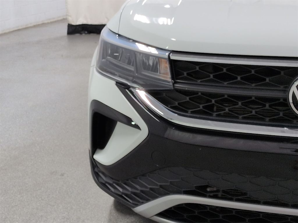 Thumbnail: 2022 Volkswagen Taos - 7