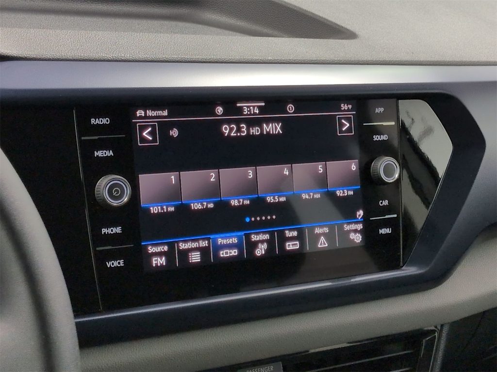 Thumbnail: 2022 Volkswagen Taos - 15