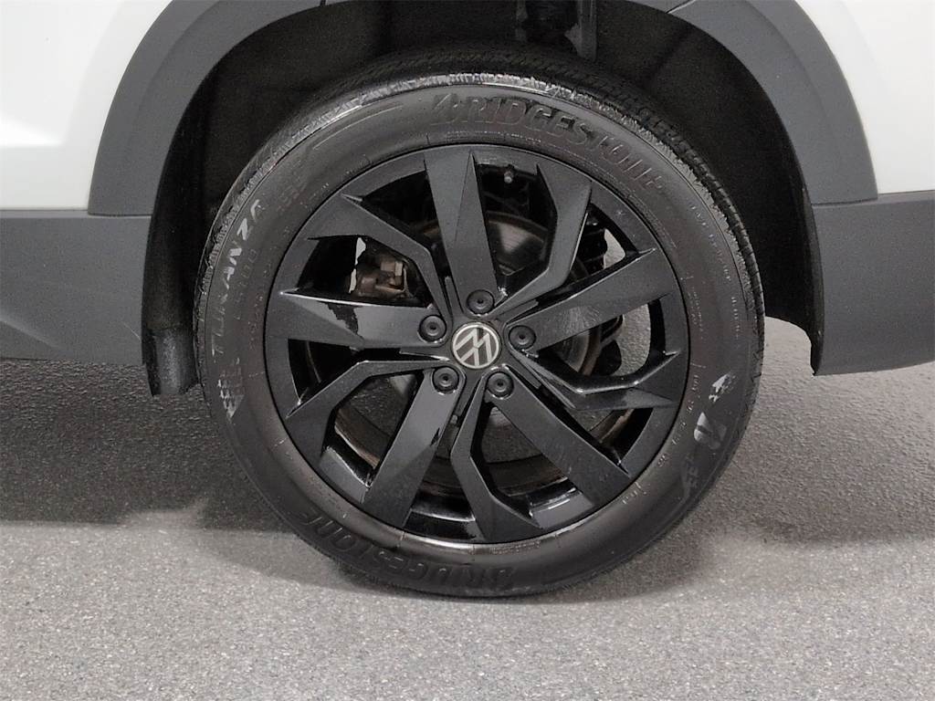 Thumbnail: 2022 Volkswagen Taos - 8