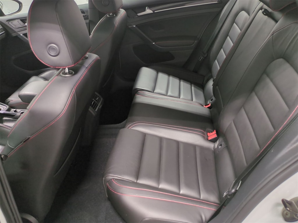 Thumbnail: 2016 Volkswagen Golf - 30