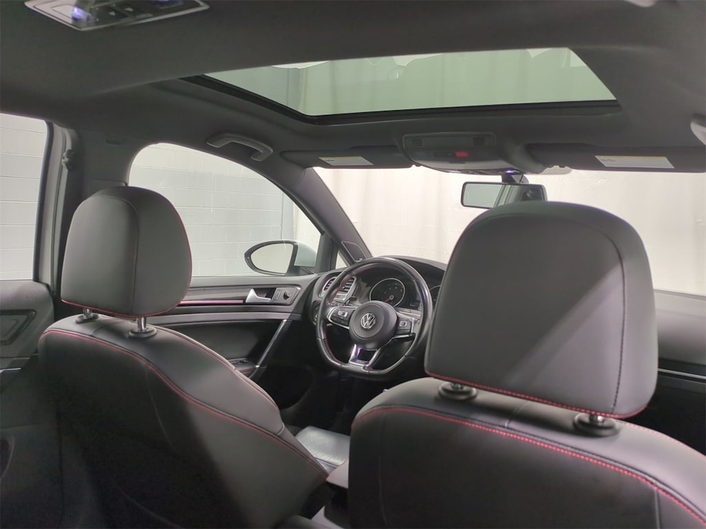 Thumbnail: 2016 Volkswagen Golf - 14