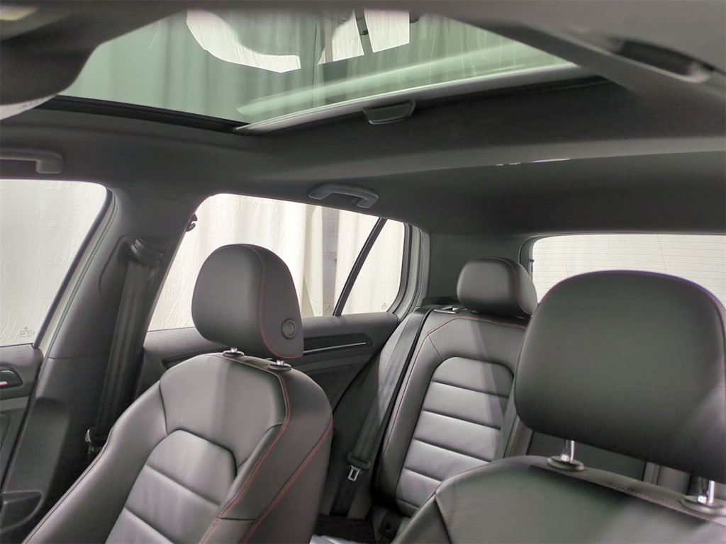 Thumbnail: 2016 Volkswagen Golf - 29