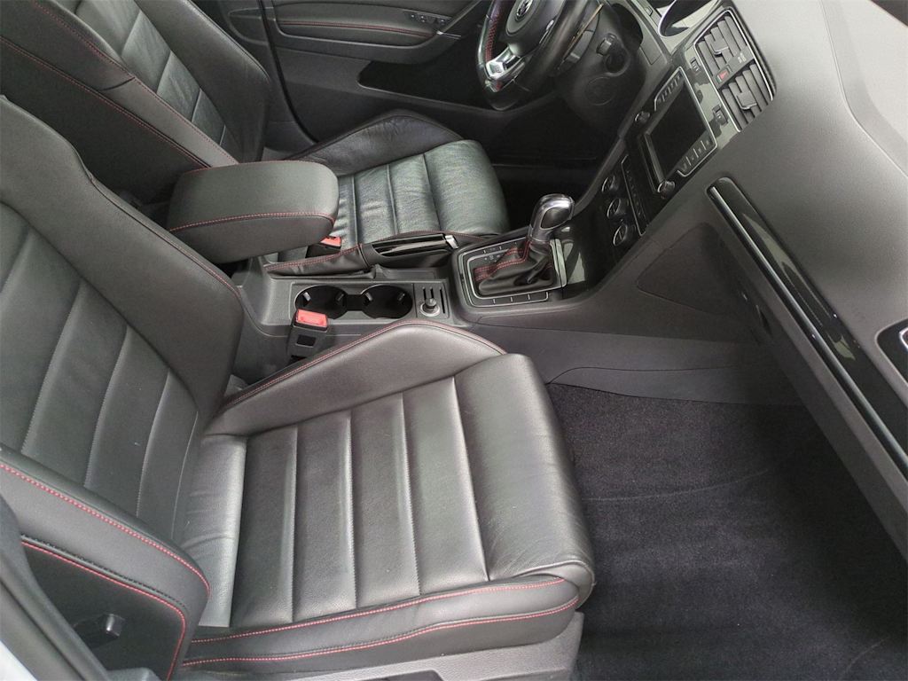 Thumbnail: 2016 Volkswagen Golf - 31